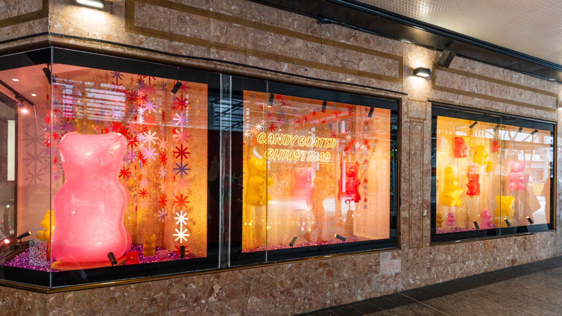 Candy coated christmas uptown windows 1